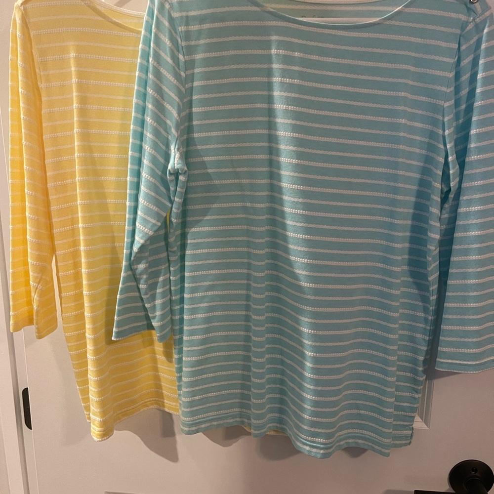 2 tips identical except one Turquise and white, other yellow and white striped